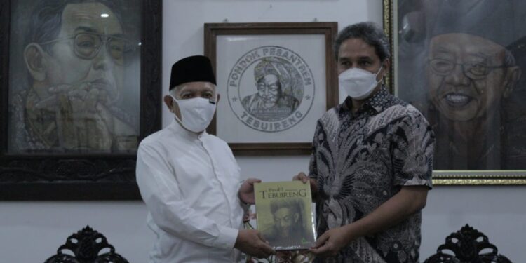 Kunjungi Tebuireng, Hilmar Farid Wakili Kemdikbudristek Minta Maaf Terkait Kamus