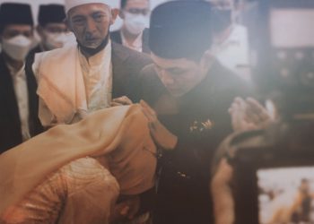 Gus Idris dan Ning Shofia saat pertama kali bertemu usai akad