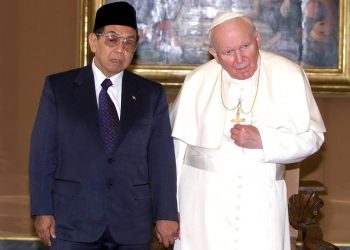 Gus Dur saat kunjungan ke Vatikan (Ist)