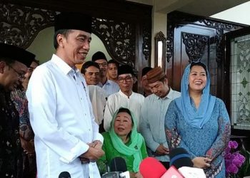 Presdien Jokowi saat mengunjungi keluarga Gus Dur
