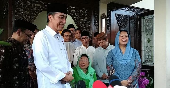 Presdien Jokowi saat mengunjungi keluarga Gus Dur