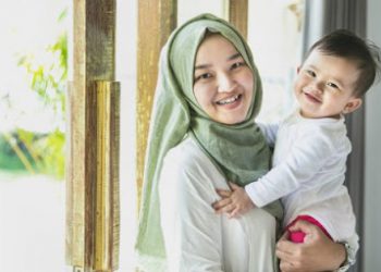 Peran ayah dan ibu sangat penting dalam mendidik anak (Ist)