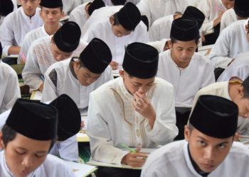 Lintas Struktural Sastra Pesantren