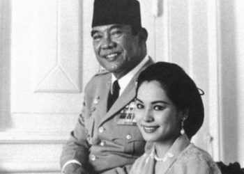Bung Karno bersama sang istri Ratna Sari Dewi