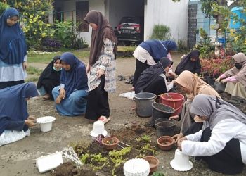 mencintai lingkungan