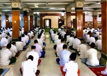 Kerugian Melewatkan Salat Berjama'ah