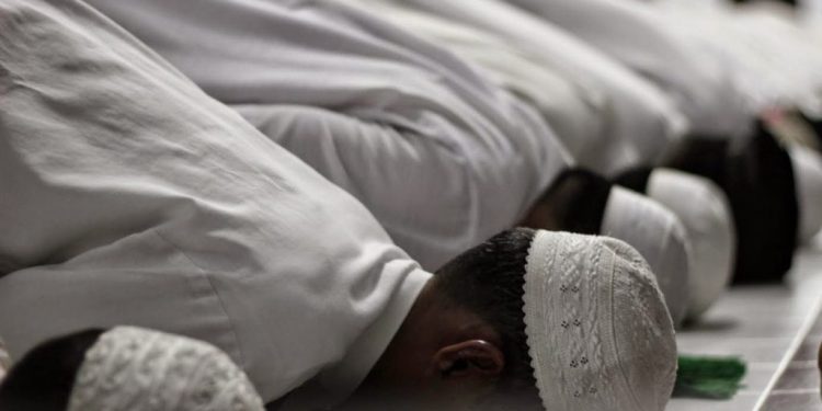 Allah Mengajarkan Manusia Bahasa Lisan dan Bahasa Isyarat