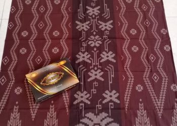 Jokowi Gunakan Sarung Merk