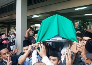 Jenazah Hj Lily Chodidjah Wahid di Tebuireng