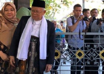 Wapres Maruf Amin bersama istri