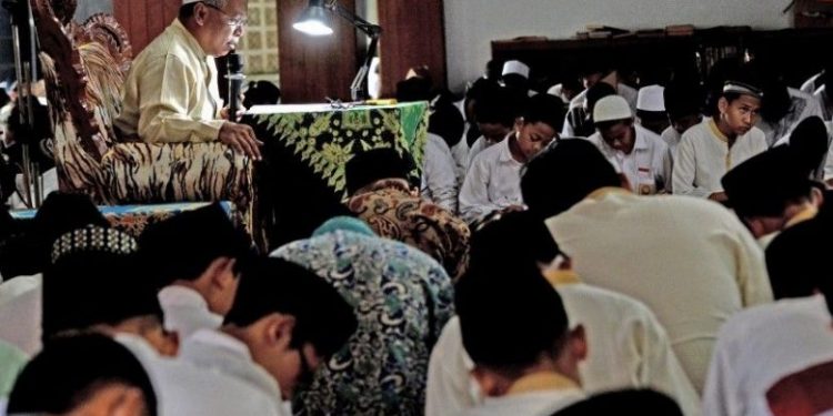 Pondok Pesantren dalam Pembentukan Karakter Santri