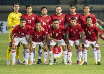 Sibuk bertanding tetap salat