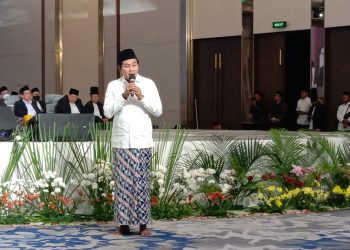 Kisah Haru Menteri Agama RI Ditolong KH Anwar Zahid saat Haji