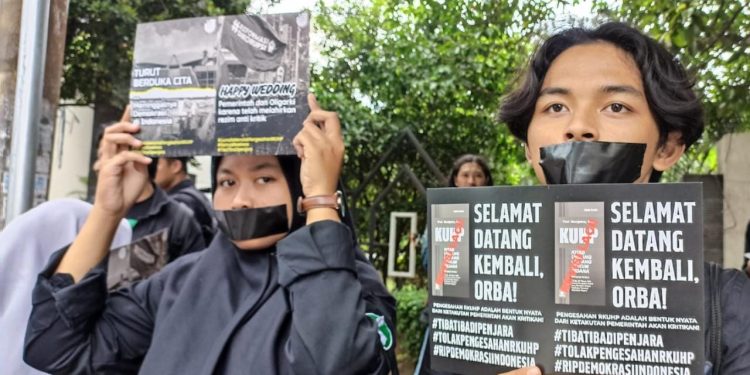 Penetapan KUHP Dibalas Aksi Tutup Mulut1