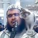 Kucing Naik Ke Pundak Imam Saat Salat Jadi Sorotan Warganet