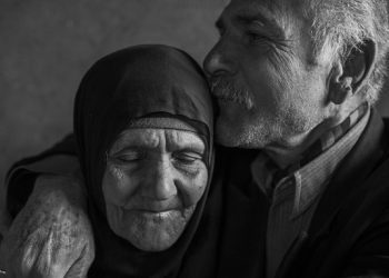 Perintah dan Keutamaan Berbakti kepada Orang Tua