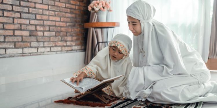 Perintah Berbakti kepada Ibu dalam Surah Al-Ahqaf ayat 15