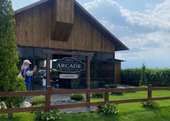 Destinasi Wisata Bercorak Eropa Araya Arcade Garden Malang