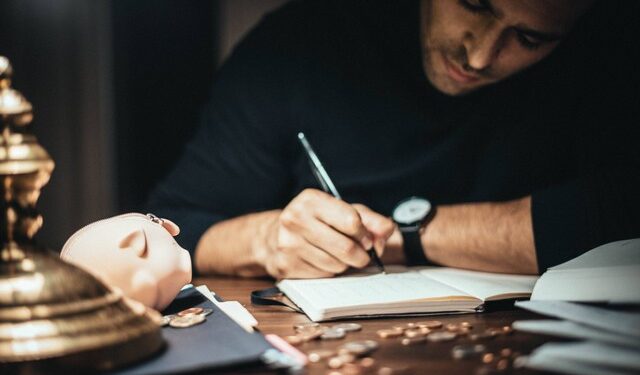 Merenungi Ungkapan Menulis Bekerja untuk Keabadian