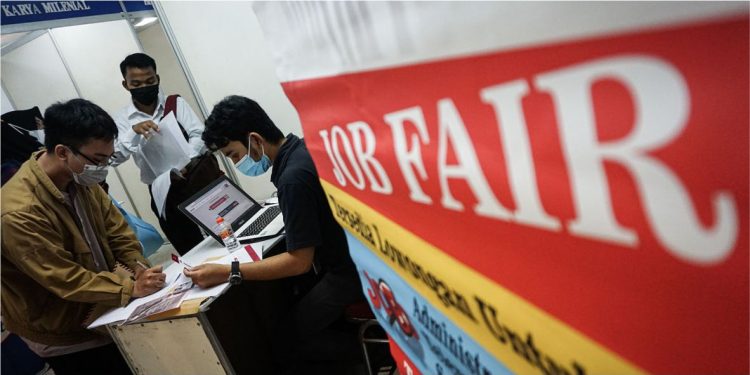 Lowongan Kerja di Indonesia Masih Sedikit? Ini Alasannya
