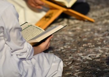 Keutamaan Membaca Surah Al-Mulk (Ist).