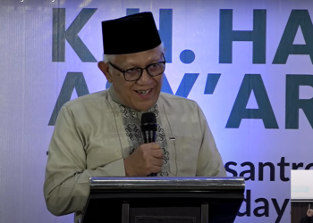 Gus Kikin dalam Acara Muktamar Pemikiran Hadratussyaikh KH Hasyim Asy'ari. Foto: Youtube Fakultas Ilmu Agama Islam UII