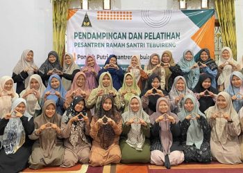 Pembina Santri Pondok Putri Pesantren Tebuireng mengikuti Pelatihan Pesantren Ramah Santri.