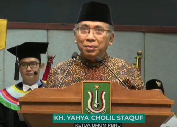 Gus Yahya memberikan pembekalan kepada wisudawan/wisudawati sarjana dan pascasarjana Unas. Foto: YouTube TVNU Televisi Nahdlatul Ulama.