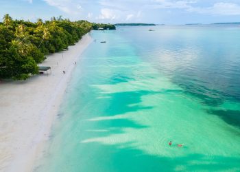 Ngurbloat, pesona pantai dengan pasir terhalus di dunia. (Ist)