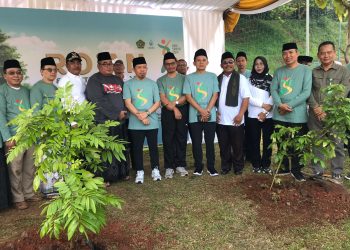 Penanaman Ribuan Pohon di Pesantren Jelang HSN 2024. (Ist)