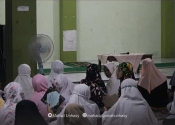 Santri Putri Pujian Setelah Azan: Kedewasaan Interaksi di Ma’had Al-Jami’ah Unhasy.