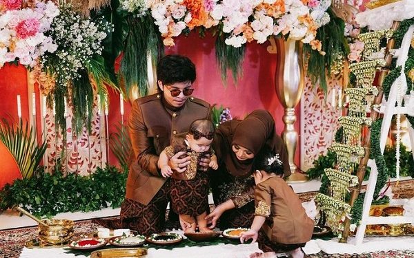 Tedak Siten, Tradisi Turun Tanah Bayi dalam Budaya Jawa