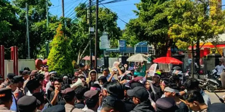 Lindungi Alam, Warga Kangean Tegas Tolak Survei Seismik 3D (Ist).