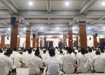 Ribuan Santri Pesantren Tebuireng Ikuti Istighosah Doakan Kedamaian Bangsa.