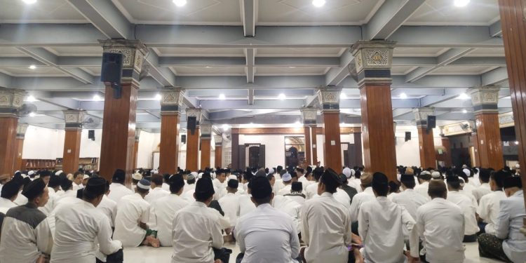 Ribuan Santri Pesantren Tebuireng Ikuti Istighosah Doakan Kedamaian Bangsa.